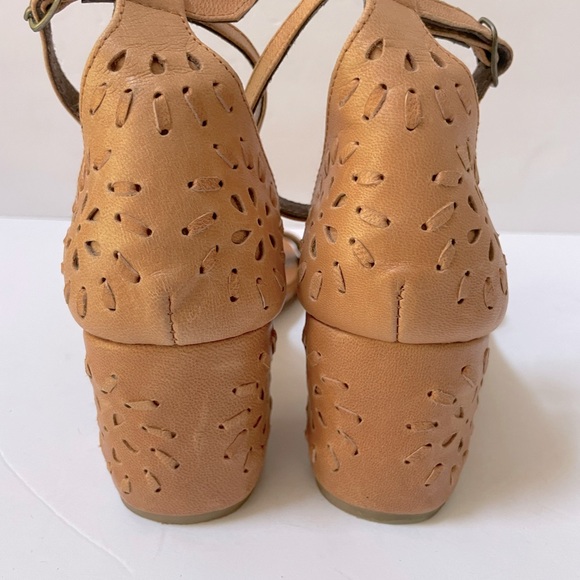 BALI ELF Beautiful Handmade Leather Ankle Strap Sandals 
Size 7.5 - Picture 13 of 16